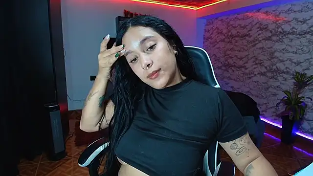 Camila_IRoose webcam