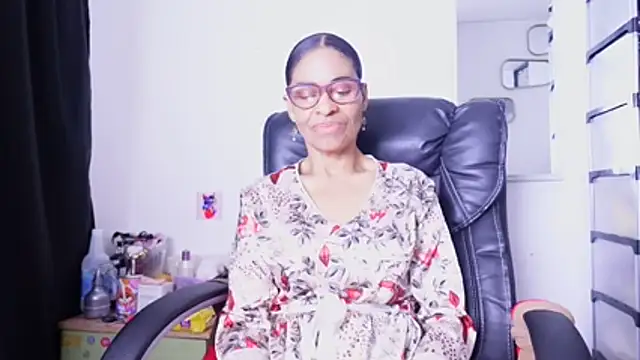 Aries_Mature webcam