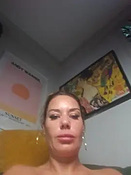 LovelyLucinda webcam