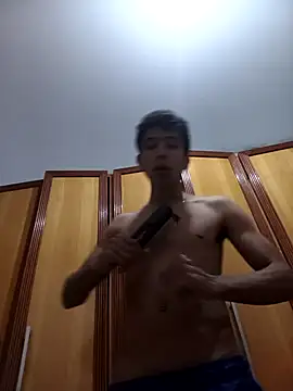 Tchutom live cam on StripChat
