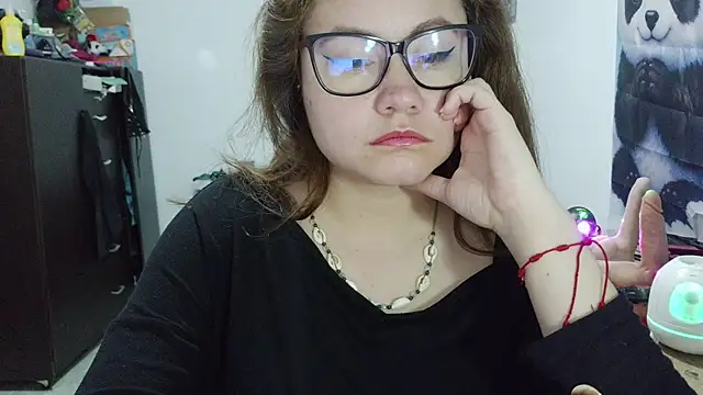 curly_greeneyed