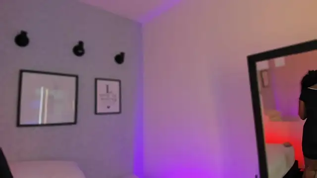 Tina_curly webcam