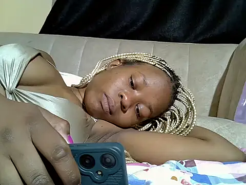 EbonyJuly webcam