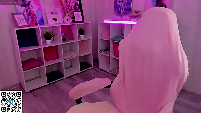 Niki_Glow webcam