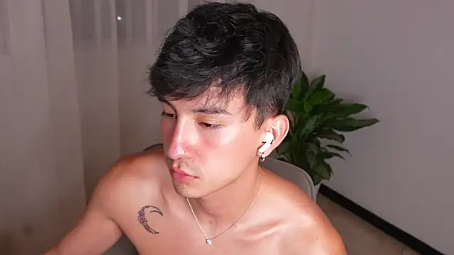 sweettaaron01 webcam