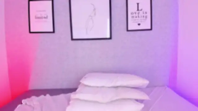 Tina_curly webcam