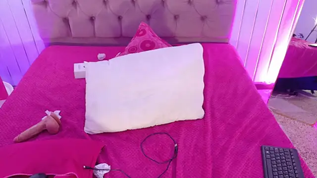 LunaRose18 webcam