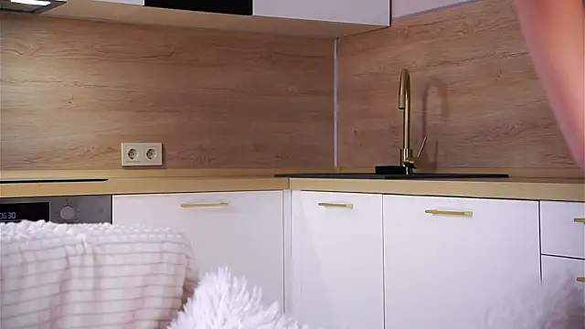 SunnivaCovil live sex cam