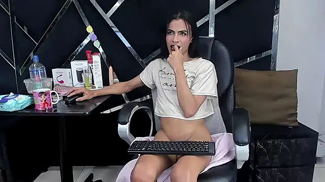Aisha_hotts777 webcam