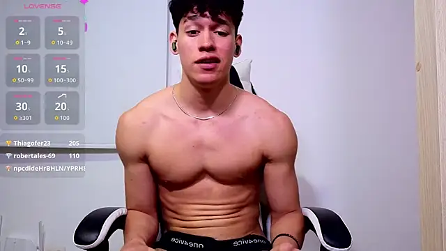 Luke_Muscle webcam