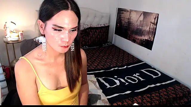 NinaDOM4CUM webcam