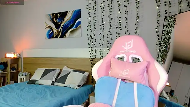 Maya_Campbell webcam