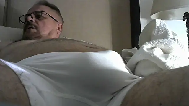 HungThickUncMax live cam on StripChat