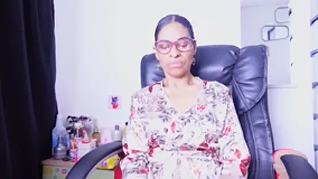 Aries_Mature webcam