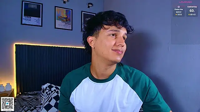 Leo_Savage_ webcam