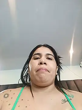 KIannaNicole live cam on StripChat