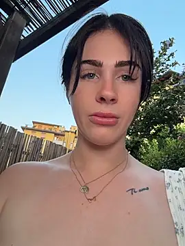 aus_queen webcam