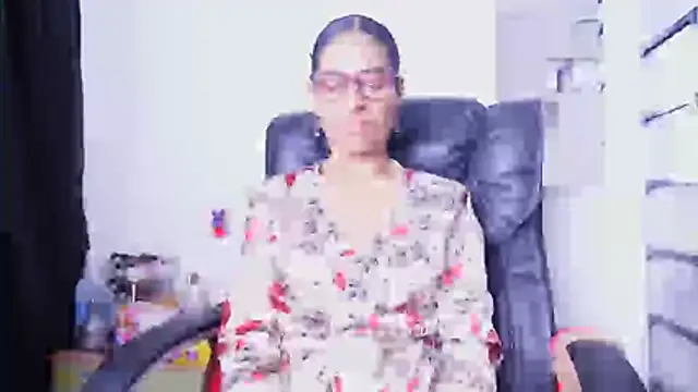 Aries_Mature webcam