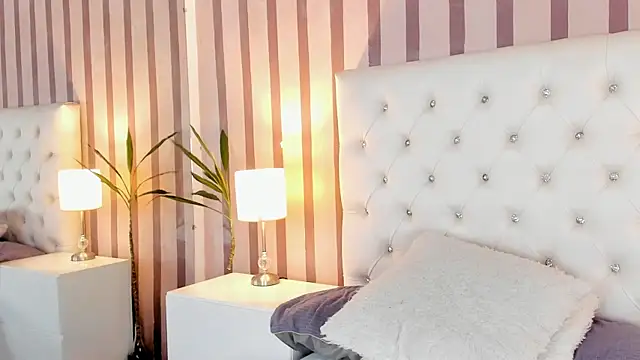 Mia-Stones webcam