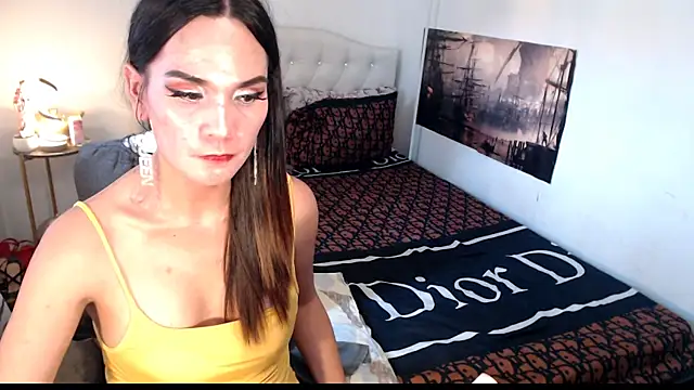 NinaDOM4CUM webcam