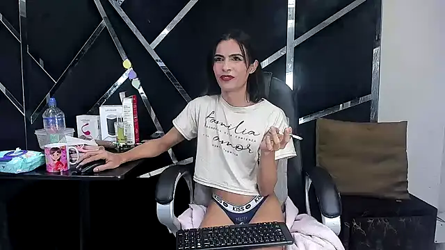 Aisha_hotts777 webcam