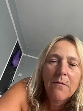 Blondnboujee53