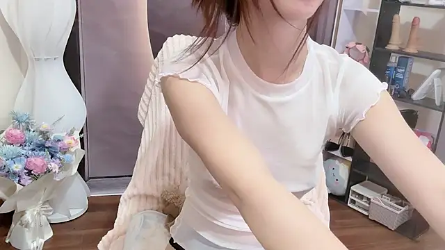 Shenlly live cam on StripChat