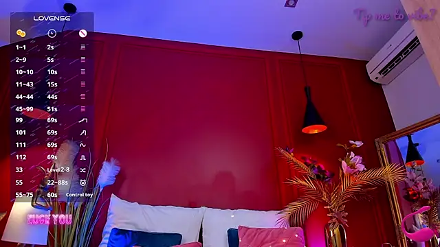 Mayzzie live cam on StripChat