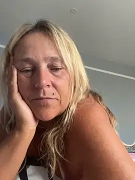 Blondnboujee53