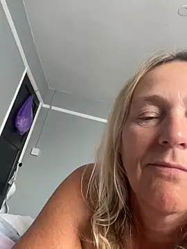 Blondnboujee53