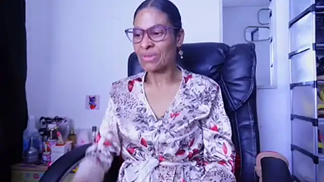 Aries_Mature webcam