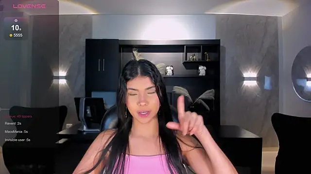 MiaLaurence webcam