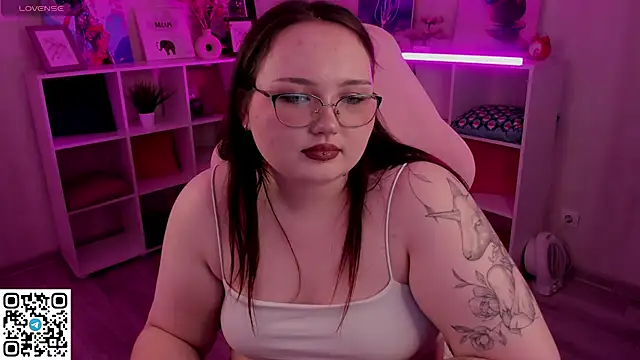 Niki_Glow webcam