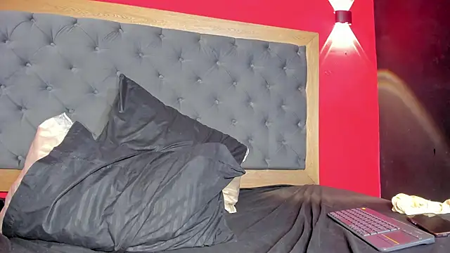 YayaHilton webcam