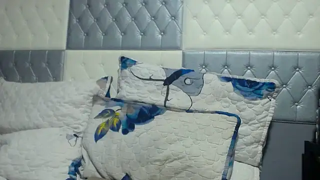 SEXYBUSTYEBONYXX webcam