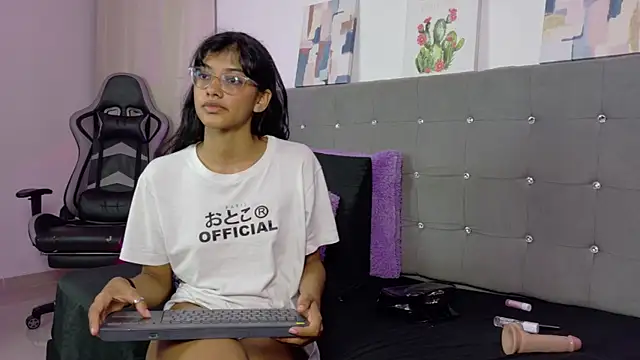 Nira_Lux webcam