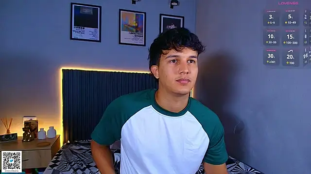 Leo_Savage_ webcam