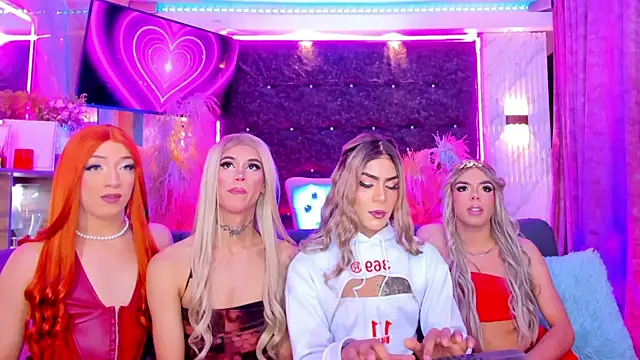 Queens_Wonders_Blonders webcam