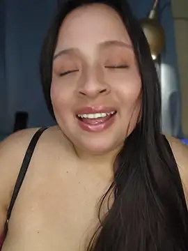 Gatitadiablita35 webcam