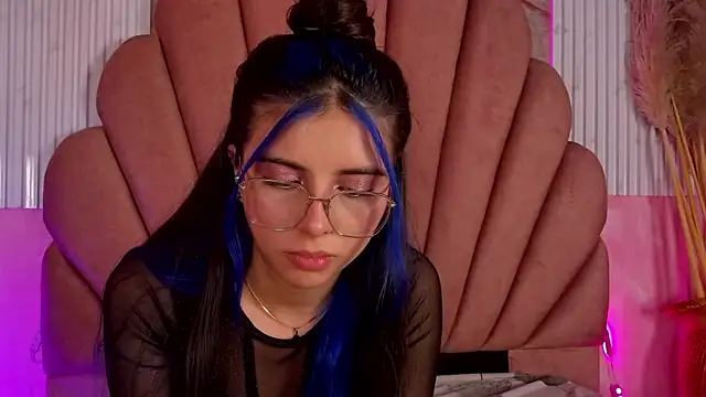 Kyomi_Hunt webcam