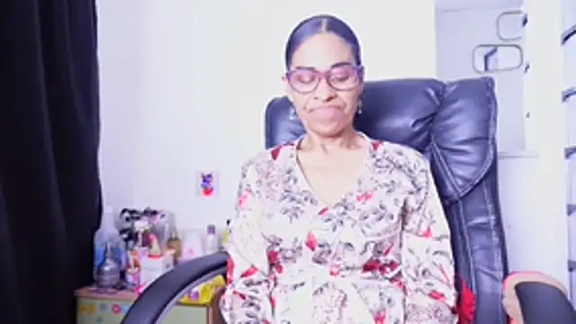 Aries_Mature webcam