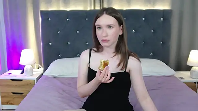 MarliinNova live cam on StripChat