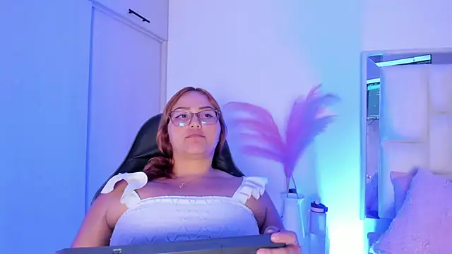 LeahxBarker live cam on StripChat