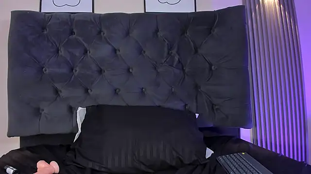 Alice_Jhons live cam on StripChat