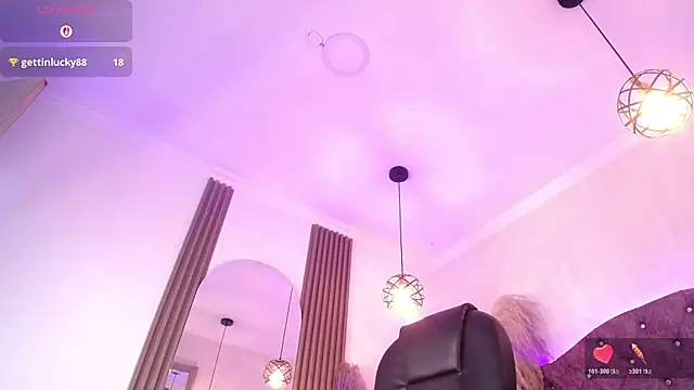 amara_davis1's live room