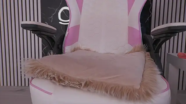 Ava-Diamond live cam on StripChat