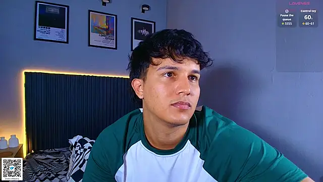 Leo_Savage_ webcam