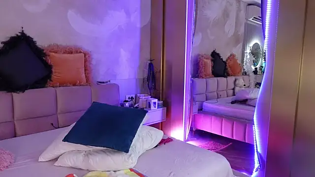 JullyBlair webcam