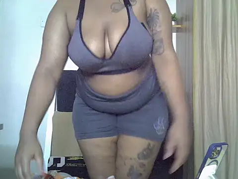Curvy_Charm webcam
