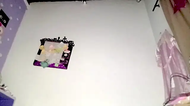 PetiteIvoryQueen19 webcam
